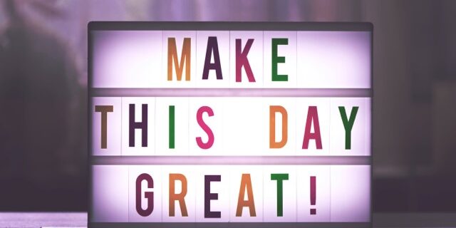 obiettivi bacheca luminosa con scritta "make this day great!" ogni giorno è giusto per raggiunere i propri obiettivi